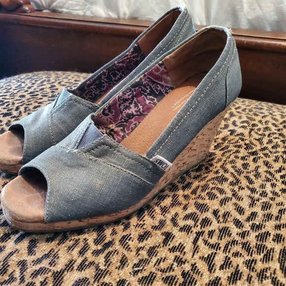 TOMS Gray Shimmer Canvas Espadrille Peep Toe - Picture 3 of 5